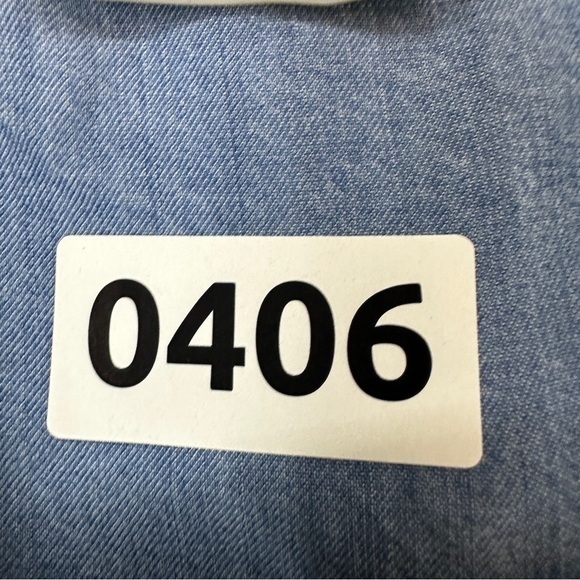 Athleta Shirt Bootjack Chambray ButtonUp Denim Split Back Top Woman’s XS Blue - Picture 12 of 12